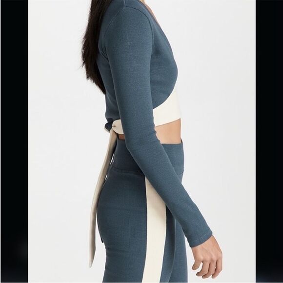 The Upside Luna Kyra Top Size Small Two Tone Blue Cream Crop Ribbed Wrap small - Picture 4 of 9
